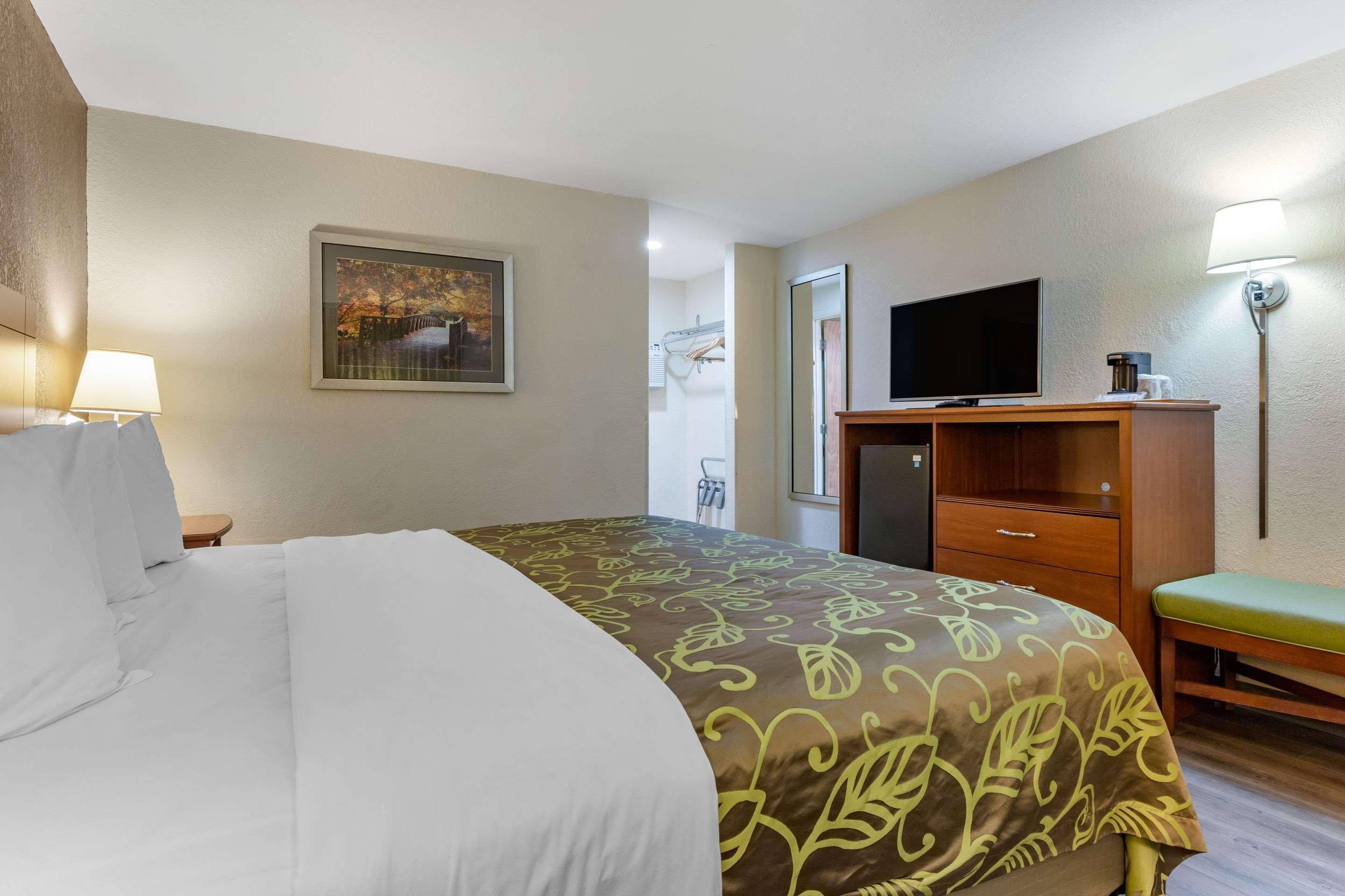 Econo Lodge Cherokee Near River Park Dış mekan fotoğraf